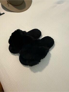 Black Furry Slide Slippers